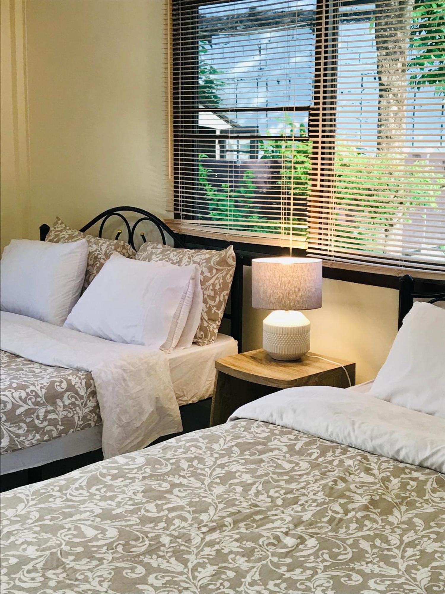 Master Bedroom With Private Bathroom And Kitchen Accommodatie bij particulieren